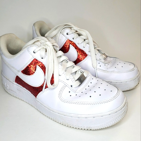 NIKE AIR FORCE 1 Glitter Red White Sneaker - Picture 1 of 8